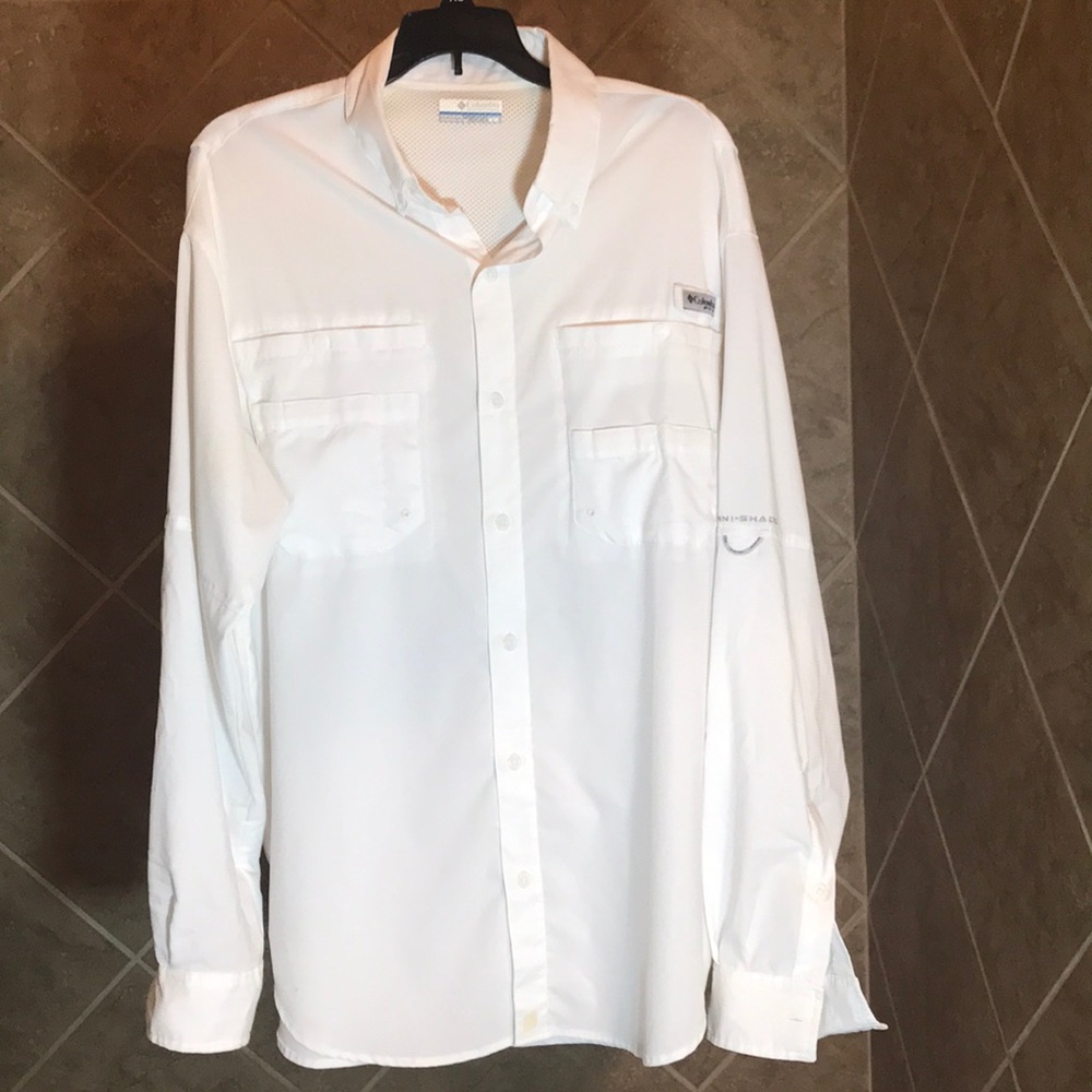 Columbia Men’s Button Up PFG Shirt. Size Medium